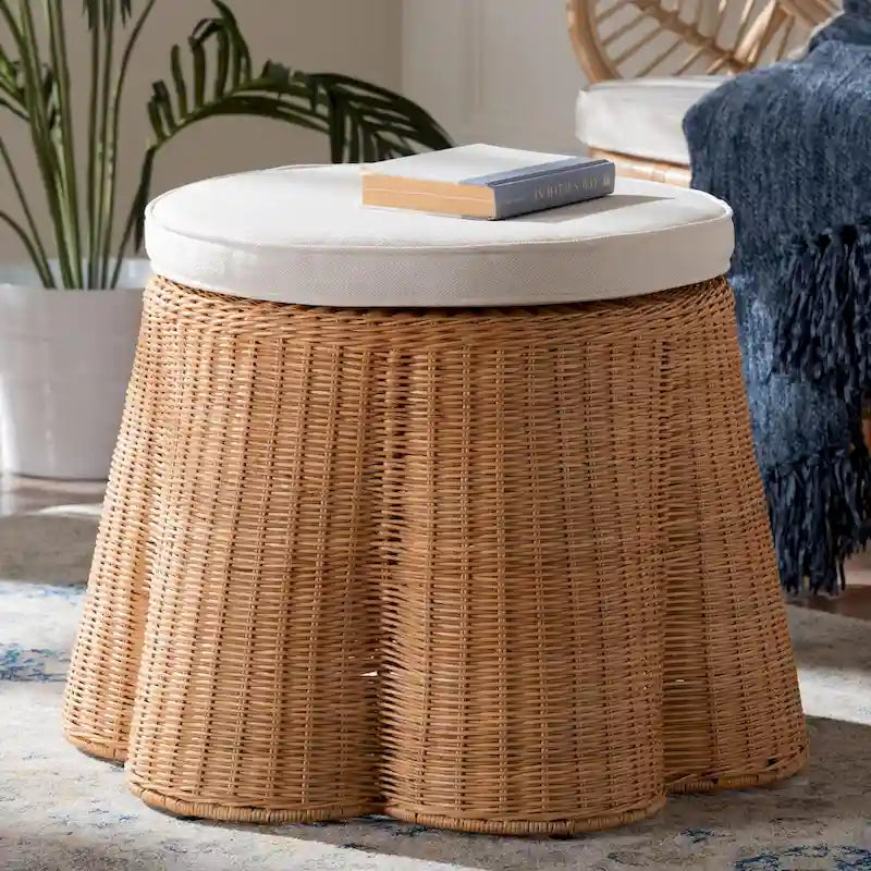 Repose-pieds en rotin naturel avec coussin