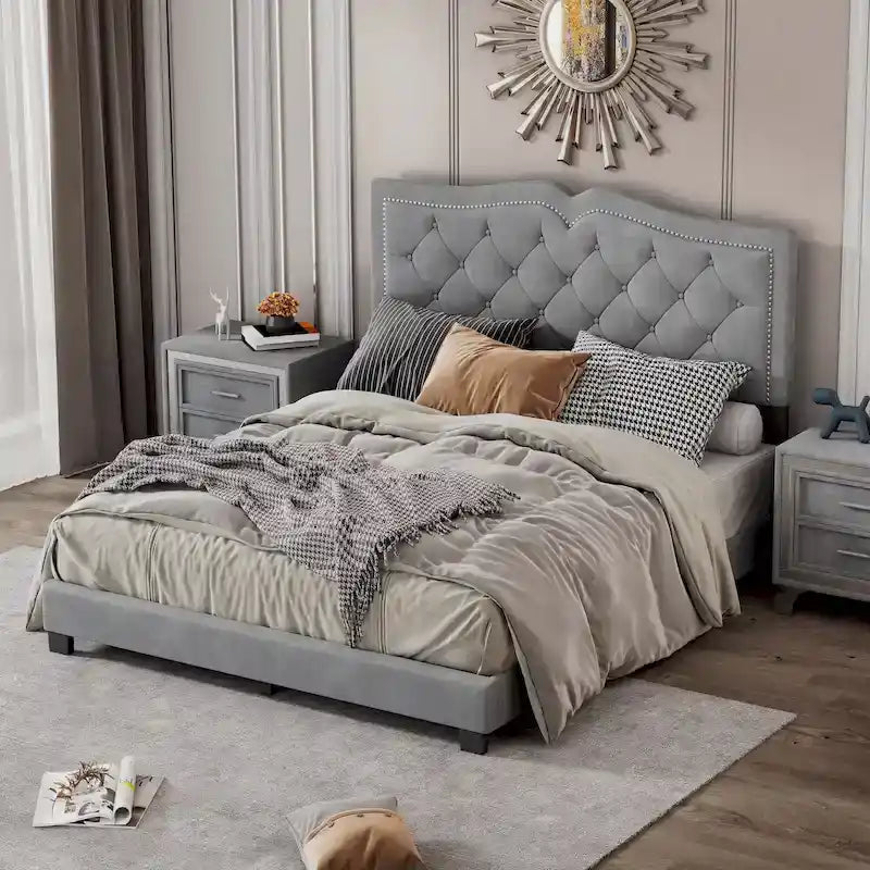 Cadre de lit rembourré Queen Size avec design riveté, lit plateforme moderne en velours avec tête de lit capitonnée, gris