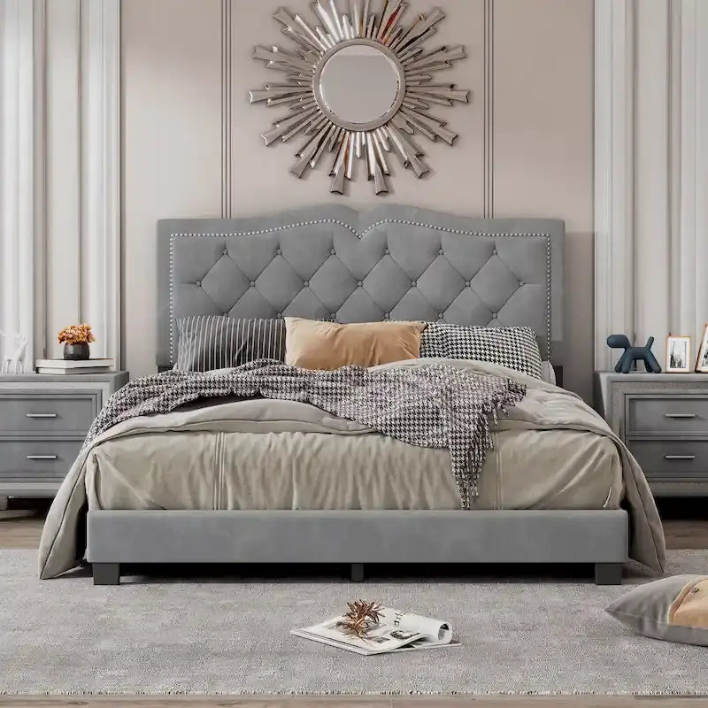 Cadre de lit rembourré Queen Size avec design riveté, lit plateforme moderne en velours avec tête de lit capitonnée, gris