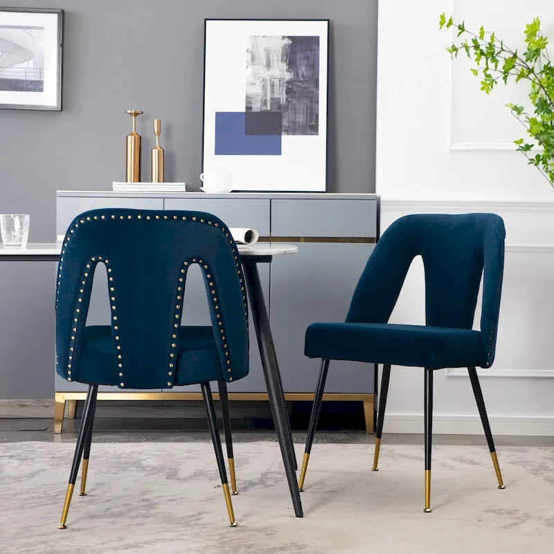 Chaise de salle à manger capitonnée en velours avec clous décoratifs et pieds en métal