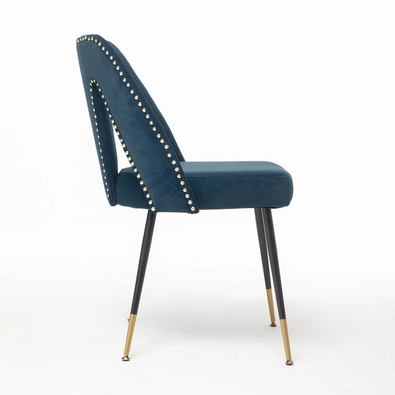 Chaise de salle à manger capitonnée en velours avec clous décoratifs et pieds en métal