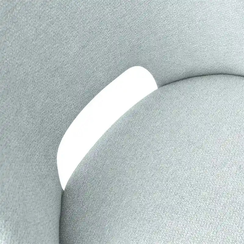Chaise de salle à manger moderne capitonnée à dossier découpé avec finition noyer