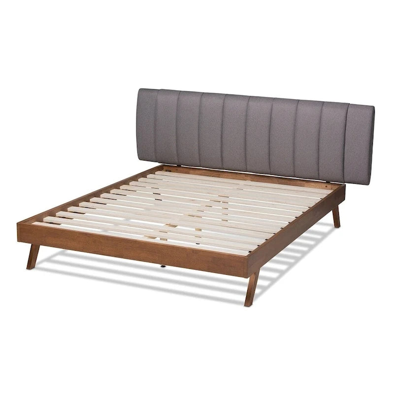 Lit en tissu beige clair et bois de noyer de style moderne du milieu du siècle